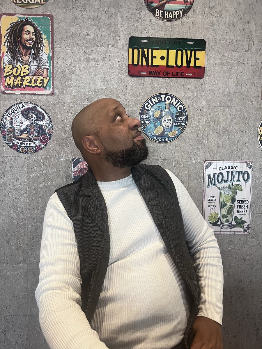 Happy birthday to my gorgeous man! 🎈🎉🥳 Whoop whoop 🎂💋😍 
Here’s to many more years of love, health &amp; happiness &amp; plenty more celebrations! 🤗🙏🏼🥰  Love you infinity ♾️🎁🎊
#birthdayvibes #birthdayboy #birthdaywishes