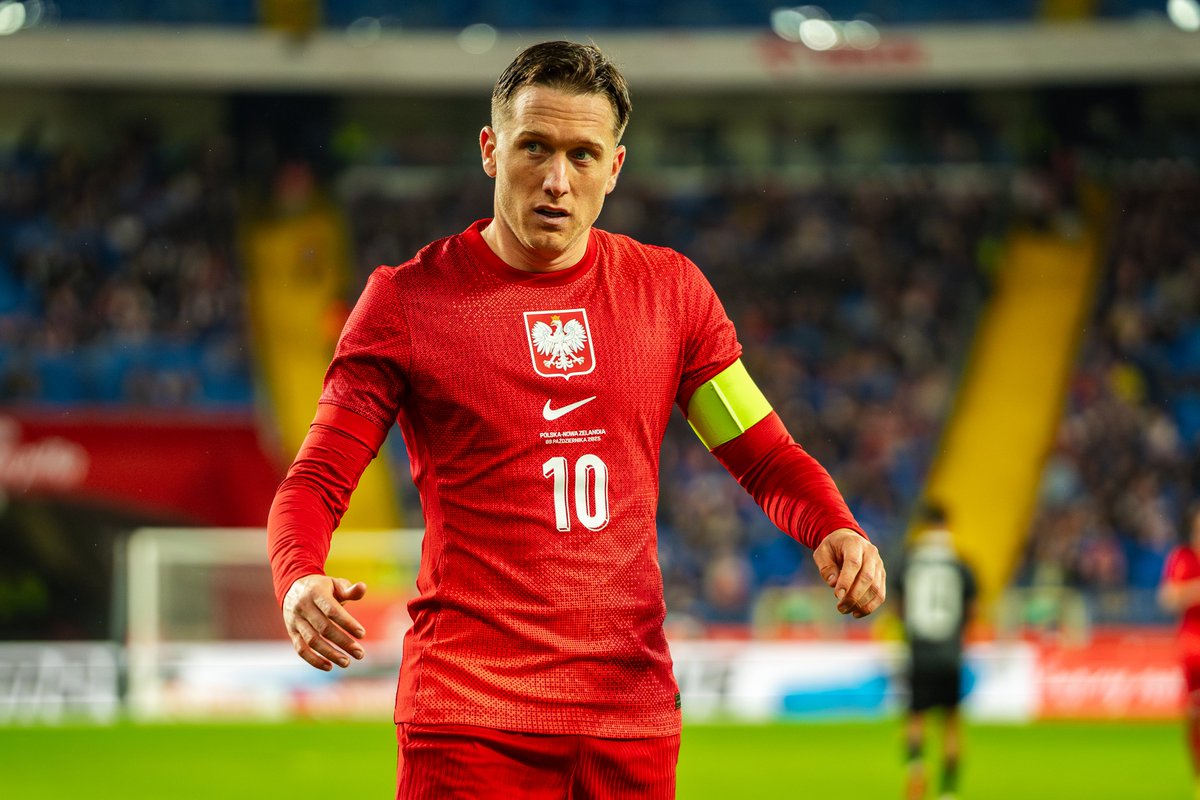 bezVaru's tweet photo. Dziś reprezentacja znów wychodzi na murawę – tym razem przeciwko Litwie ⚽💪

A ja wracam myślami do Stadionu Śląskiego, gdzie mogłem zadebiutować i złapać kilka chwil podczas meczu 🇵🇱 - 🇳🇿 

📸 Pełna galeria dostępna na https://t.co/ZUgKDXhds6 https://t.co/rzo7yPSSOL