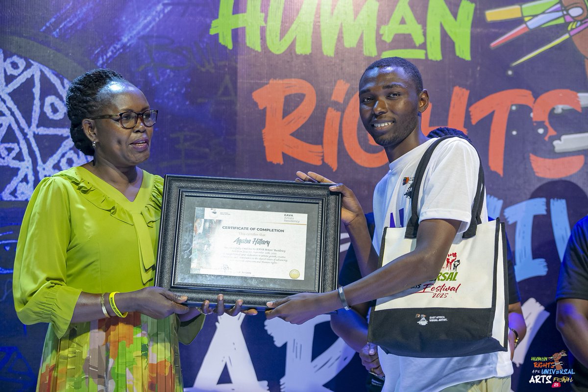 HumanRightsArts's tweet image. Today we celebrated impact, mentorship, and creative growth.
Certificates were awarded to six incredible residents and the mentors who guided them — proof that art and learning walk hand in hand. ✨
#ArtAndMentorship #HumanRightsAreUniversal #CreativeCommunity #FestivalHighlights