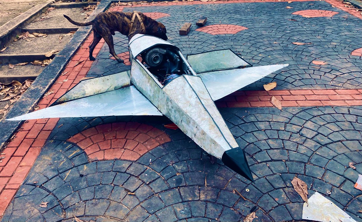zikohercules's tweet image. This is the original concept design &amp;amp; build of our Unmanned Aerial Vehicle PROTOTYPE✅
It is made of 60% aluminum cladding 
30% light gauge iron pipes &amp;amp; pan for the frame
And 10% stainless steel pan at the wings &amp;amp; rudder
Fully loaded, it weighs about 65kg⚠️

We will detach the…