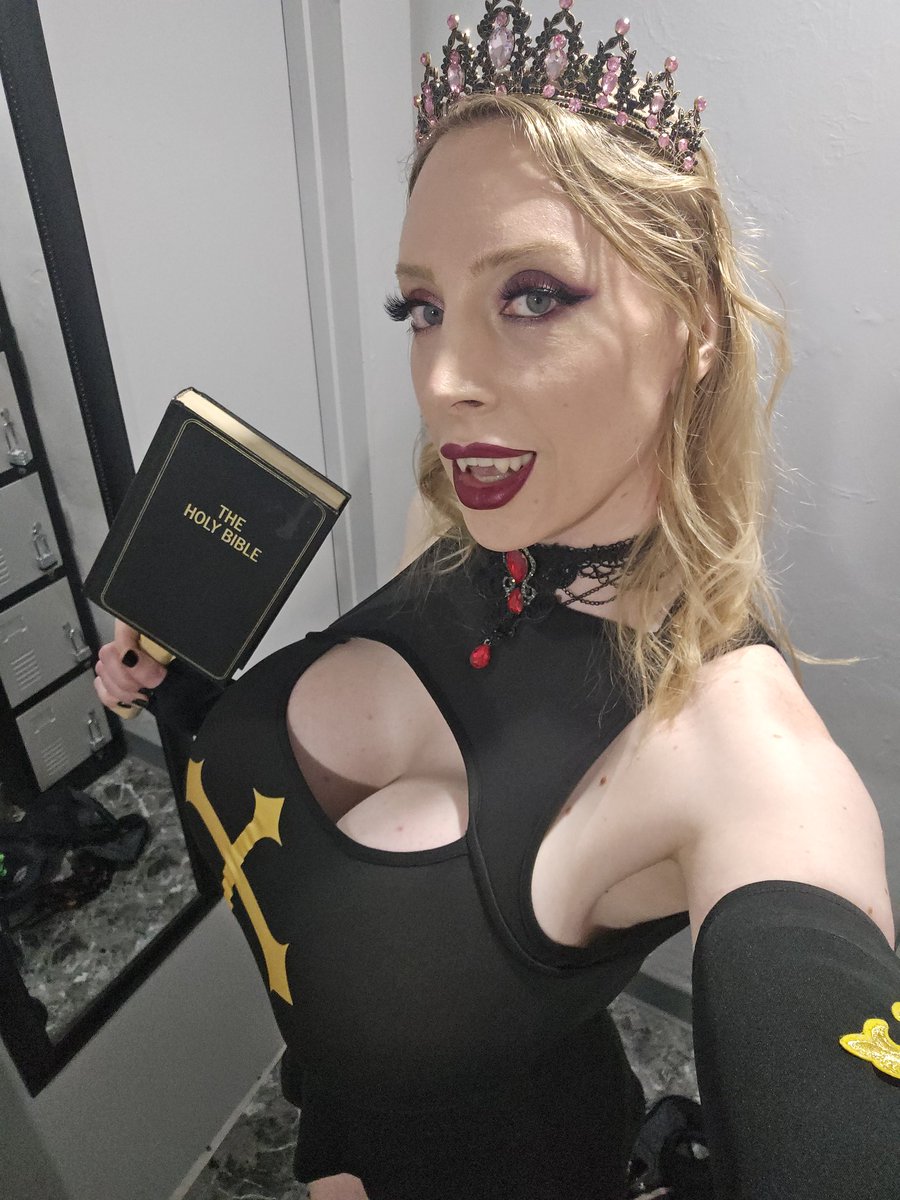 LyraLoreModel's tweet image. You&apos;d better not be having any sinful thoughts 😈

Surprise extra shoot today! How does my last minute outfit look?