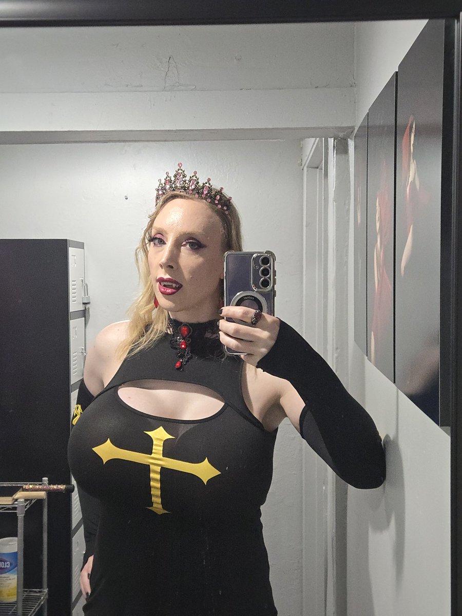 LyraLoreModel's tweet image. You&apos;d better not be having any sinful thoughts 😈

Surprise extra shoot today! How does my last minute outfit look?