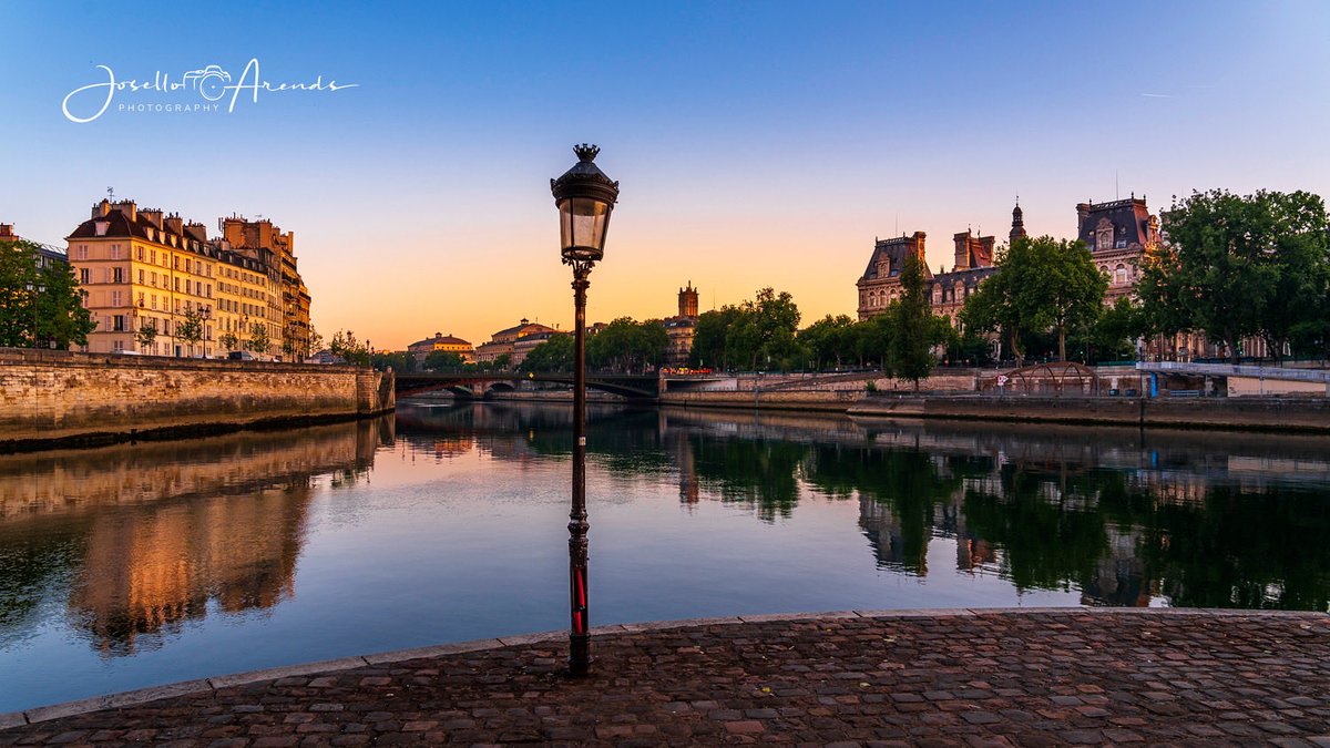 Europe Collection 2025 - #Paris in the morning—soft light, quiet streets, and a heart at peace. The city slowly wakes, but here, stillness lingers.  Captured during Photo Serge Ramelli’s Paris 2025 workshop. 

Prints 👉🏼 joselloarends.pixel.com

#fineartphotography #ArtCollectors