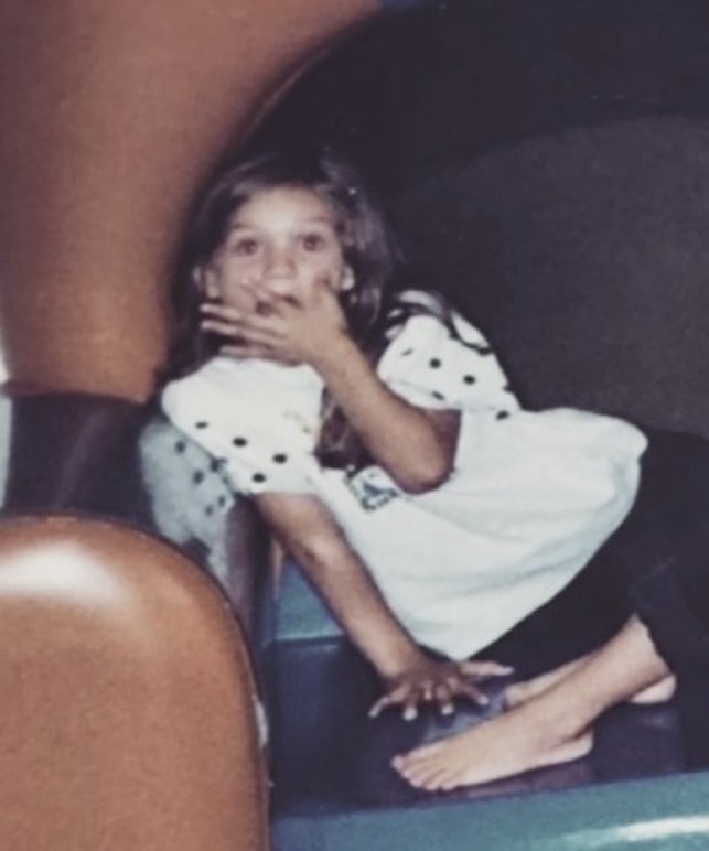 fmalew1c's tweet image. Feliz dia das crianças com fotos da mini tigra e algo que nunca deveria ser roubado: a infância e a pureza mais real que existe no mundo🤍