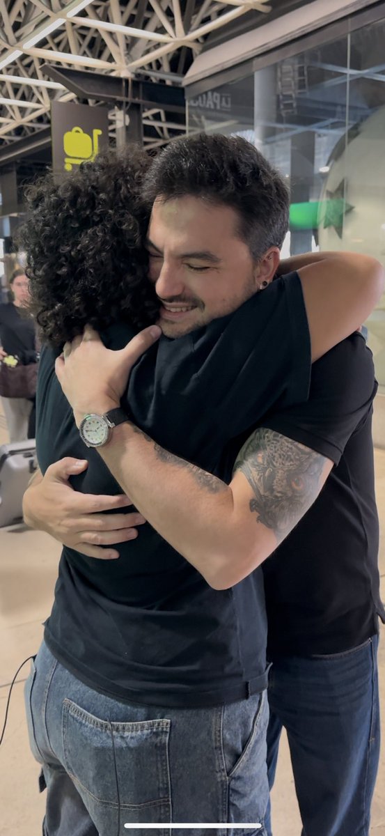 corujalobos's tweet photo. dps de um ano eu reencontrei ele!❤️‍🩹 @felipeneto https://t.co/I5CXdfHp80