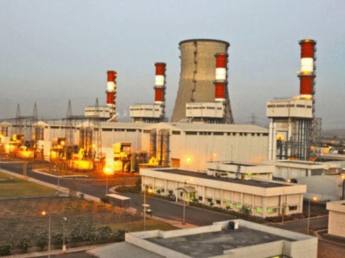 EyeOn_Trade's tweet image. ⚡ Torrent Power Ltd — India’s integrated power utility is going big on renewables.
Target: 10 GW renewable capacity by 2030 🌞💨
Here’s a detailed look at their renewable push, capex roadmap &amp;amp; key growth plans from FY26–28 👇

🧵 #TorrentPower #EnergyTransition