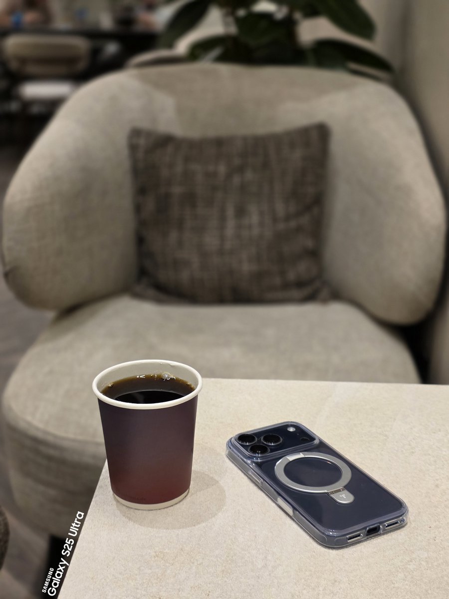 MHD4tech's tweet image. 💡معلومة
الفرق بين ملف تعريف الألوان اللي يقدمها هاتف #GalaxyS25Ultra والألوان اللي يقدمها ال #iPhone17Pro
نمط البورتريه 2X
حسب المكان اللي أنا فيه الايفون ألوانه أقرب للواقع .