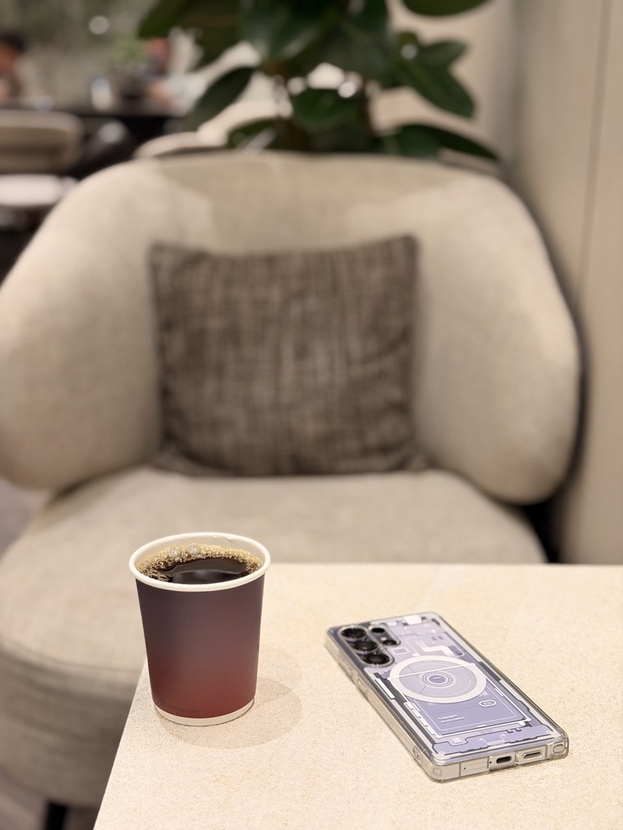 MHD4tech's tweet image. 💡معلومة
الفرق بين ملف تعريف الألوان اللي يقدمها هاتف #GalaxyS25Ultra والألوان اللي يقدمها ال #iPhone17Pro
نمط البورتريه 2X
حسب المكان اللي أنا فيه الايفون ألوانه أقرب للواقع .