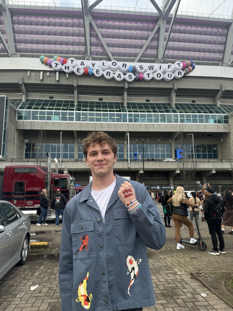 benstafford100's tweet image. SUDDENLY I FEEL LIKE I’M BACK IN VANCOUVER AT #TSTheErasTour @taylornation13 @taylorswift13