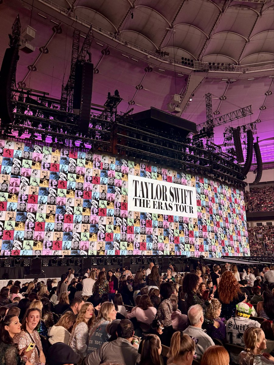 benstafford100's tweet image. SUDDENLY I FEEL LIKE I’M BACK IN VANCOUVER AT #TSTheErasTour @taylornation13 @taylorswift13