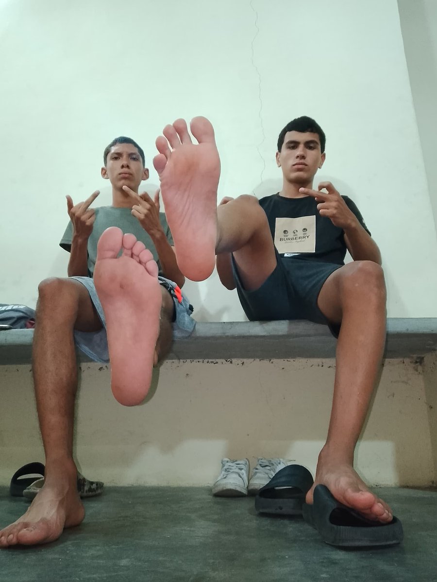 Pinguita44960's tweet image. The hardest decision of your life, Where do you prefer to put the money? toes or soles? 🤑💸

@fagslave18 @FeetFinder @GemnasRosales @rt_feet @trusted_alphas @MaximoMuoz13730
