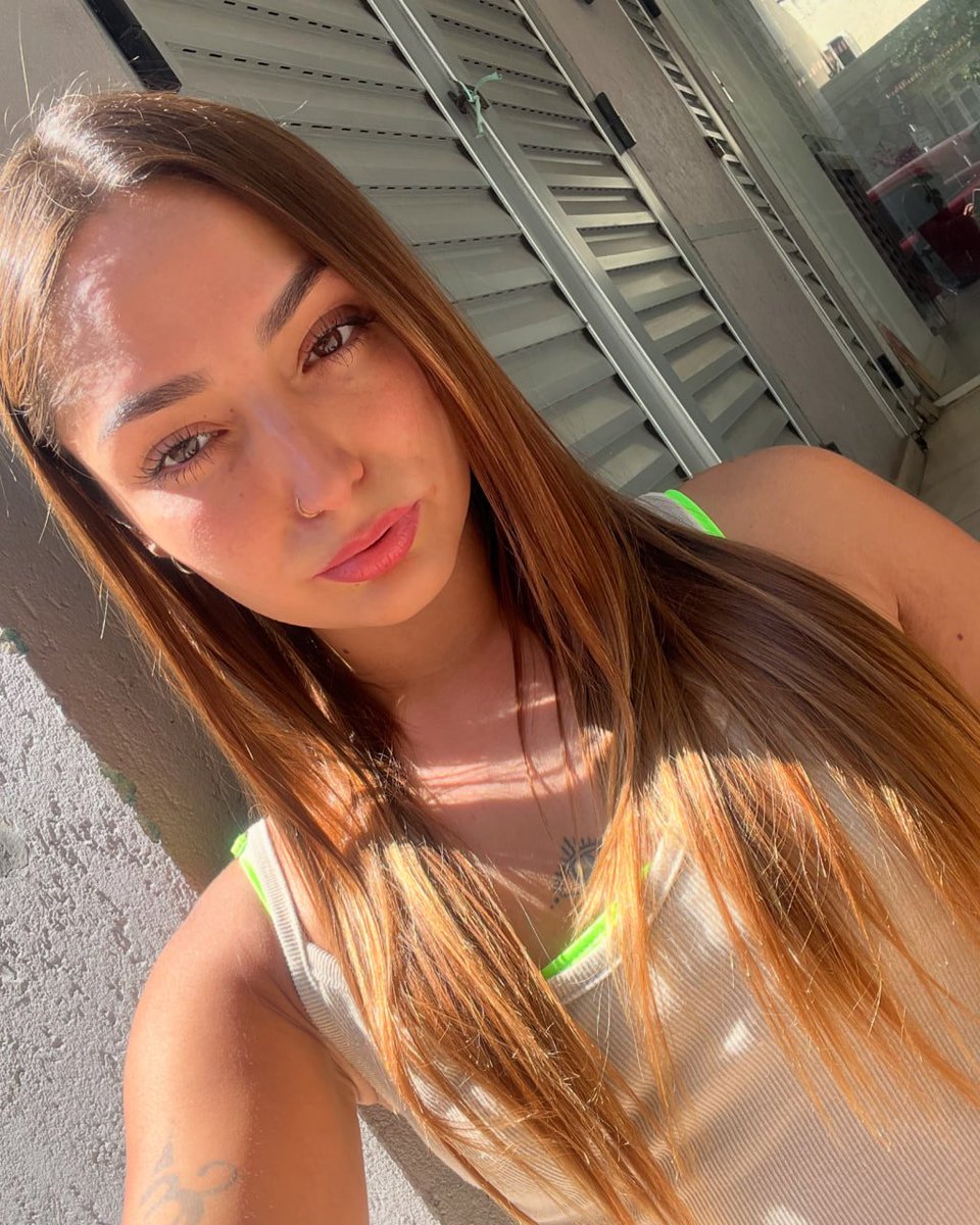 je suis ouverte à toute proposition 🤤
like si t’es français , je régale 🇫🇷