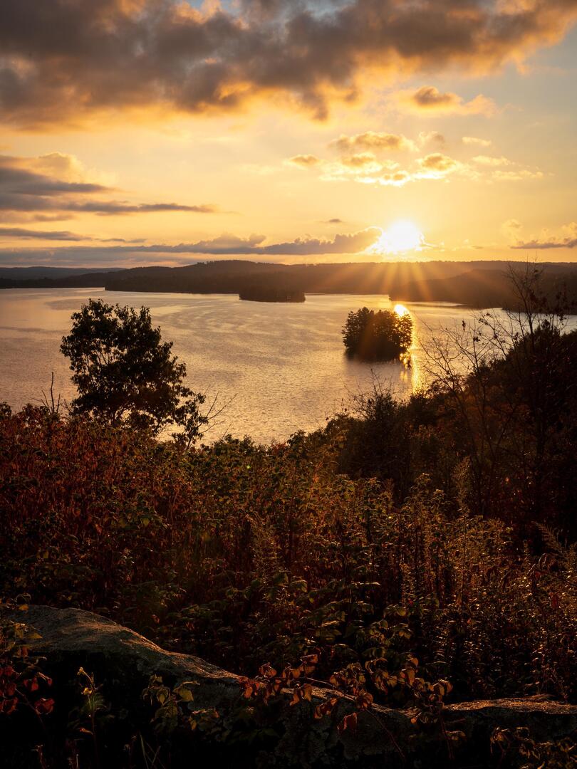 DocAtCDI's tweet image. Enjoy #OurEarthPorn!
(Steal This Hashtag for your own &amp;amp; join the community of Nature Addicts! )

Sunrise in Huntsville, Ontario [2160 × 2880][OC] 
Photo Credit: nickkuhnephotography 
.