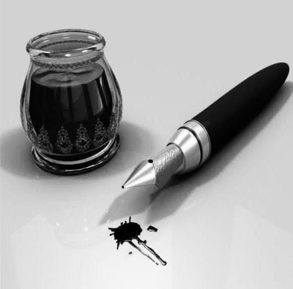 #مساء_الخير 
#الكويت 
#فهد_اليوسف 

أخبروها ...
بـ أني أراها في كتاباتي 
تتجول بين السطور 
تعانق الكلمات 
و تغازل الحروف 
أراقبها بـنبضات قلبي
تشاغب فوق أوراقي
فـ تسرق حرفا و كلمة 
و تترك عطرا و تنهيدة 
ثم تمضي ......