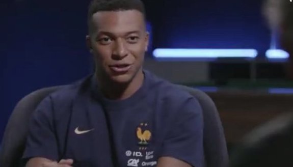 🚨 Mbappé explica por qué NO fue antes al REAL MADRID:

🗣️ “El Madrid me quería, pero tenían a CRISTIANO, BALE y BENZEMA, y yo no quería estar en el BANQUILLO. Soñaba con jugar allí, pero ser TITULAR era el PRIVILEGIO que anhelaba.”

“Pasé 7 años maravillosos en París, en la