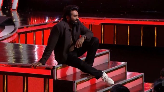 sivakumar3787's tweet image. #VijaySethupathi  We see the edits drafted for 1 hour, how this man struggles to talk to them for hours✌️✌️

#PraveenGandhi just an example what we have seen! He had that Director in him😕

#BiggBossTamil9 #BiggBoss9Tamil #BiggBossTamilSeason9 
#WatermelonStar 
#kanithiru