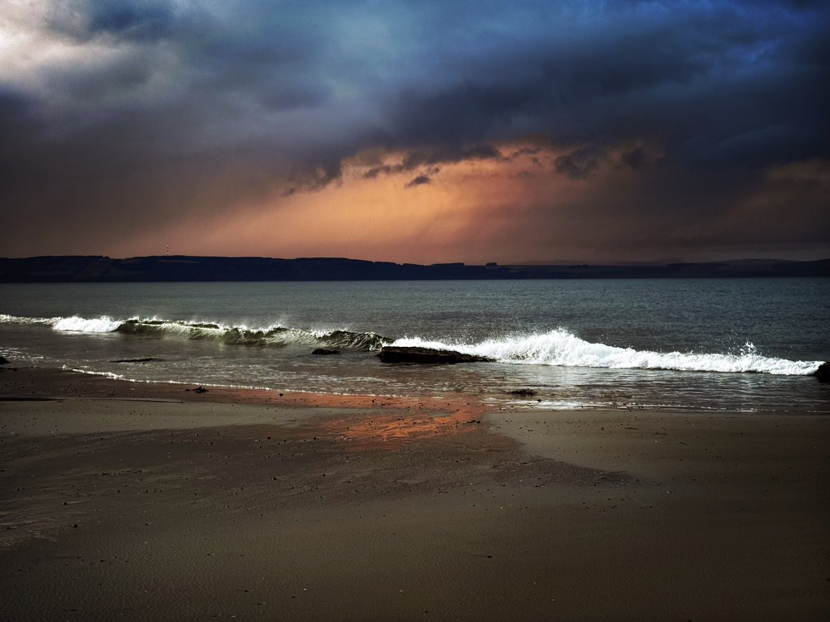 Arina530's tweet image. Storm Amy as the sunsets tonight.