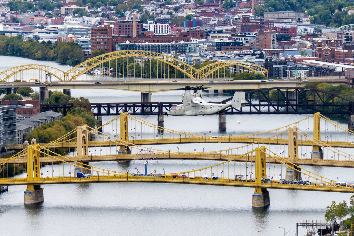 dmcgrew's tweet image. A V22 Osprey performed a flyover for the Steelers game this afternoon! It was pretty hard to see against the buildings as it came into the city but this shot of it with it positioned over the bridges worked out perfectly! Now.. let&apos;s crush those Brahns!! #Pittsburgh #herewego