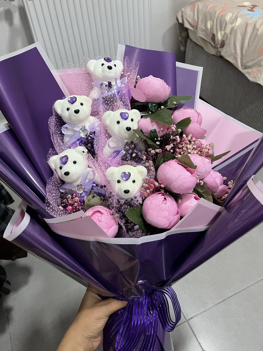 Şakayıka sormuşlar siz gerçek misiniz diye hayır biz şakayık demiş