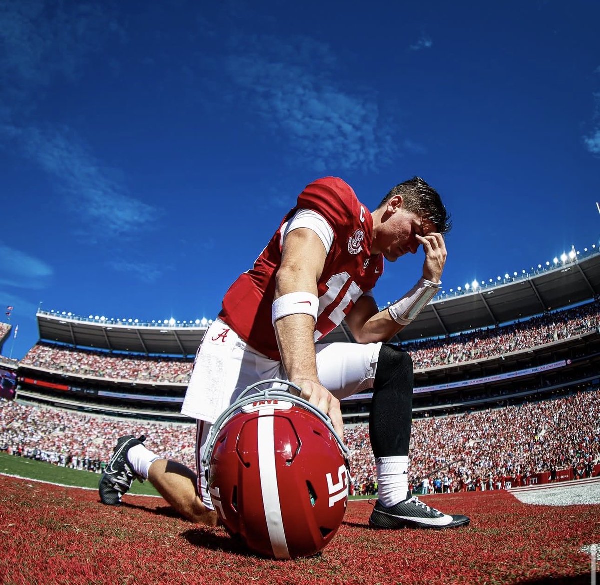 Tennessee Alabama should ALWAYS be color vs color