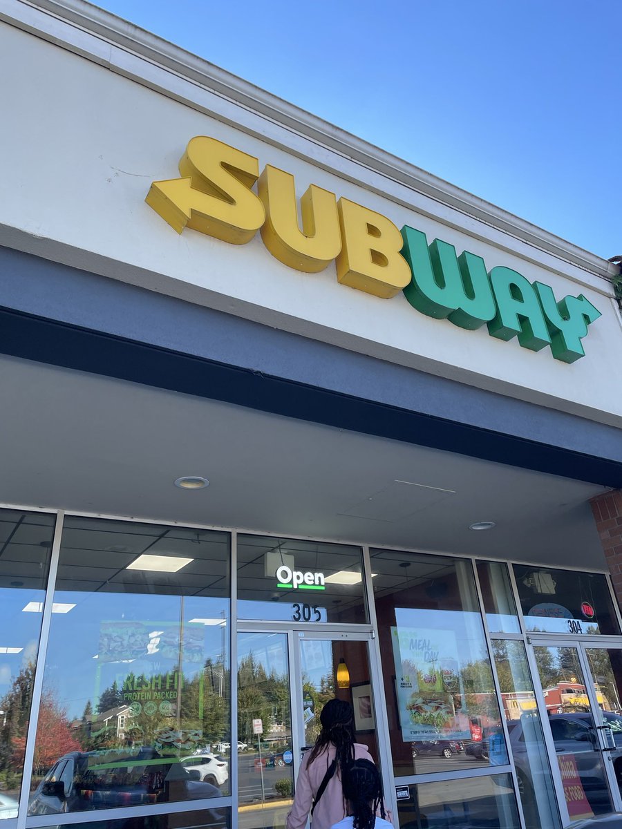 Joey____K's tweet image. Been craving subway for years.. pregnancy cravings have come and gone 👏🏾😂