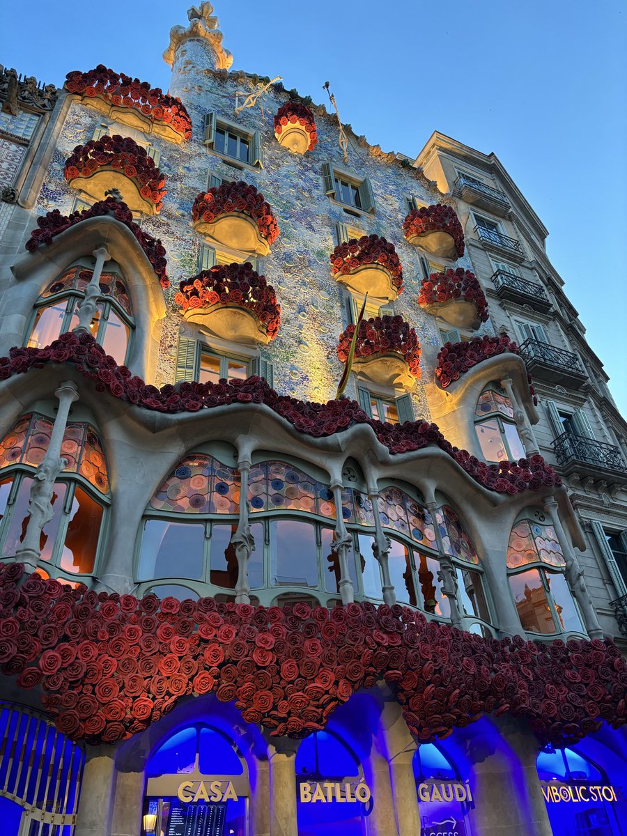 _hoyueee's tweet photo. Barcelona 💖 https://t.co/I0ZWCNdtTh