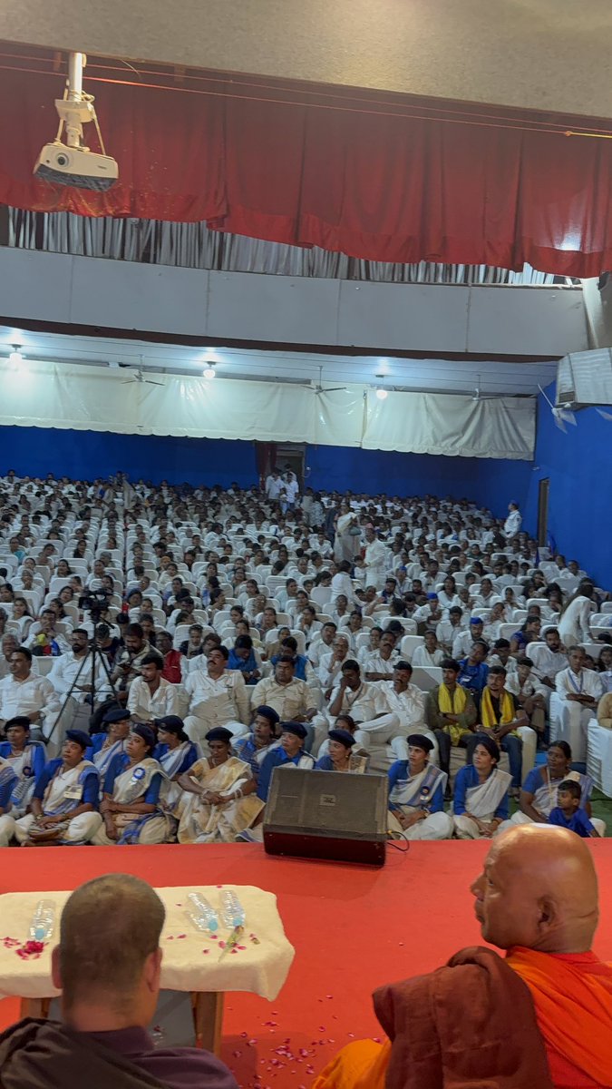 धम्मचक्र प्रवर्तन दिवस पर इंदौर में भव्य धम्म ध्वज यात्रा निकाली गई।
भंते विनाचार्य जी ने कहा  “धम्म का अर्थ है मानवता, समानता और शांति।”
जयस ने भी “बुद्ध विहार बचाओ अभियान” को समर्थन दिया।

जोहार,जय भीम, नमो बुद्धाय ,
#JayBhim #BuddhaDhamma #JAYS #Indore #Equality #Peace