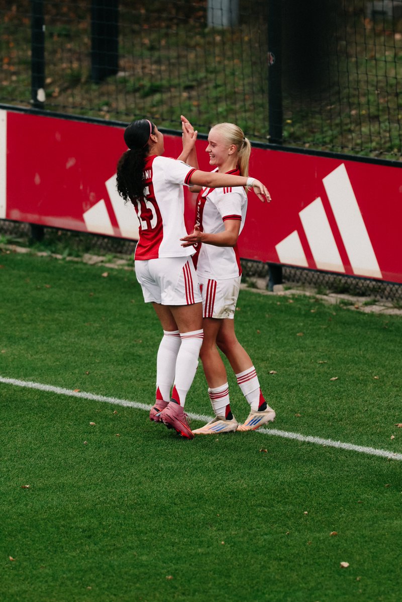 AFCAjax's tweet image. Dominant performance from @AjaxVrouwen today, a 3-0 victory against Excelsior 👏
