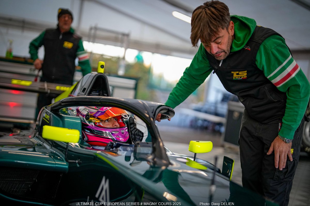 NANO LÓPEZ 
Cerró su fin de semana en Magny Cours con un tercer  puesto 

#UltimateCup No fue el fin de semana esperado pero se sumó de todas maneras P4 -P3 y un segundo puesto mantienen una diferencia de más de 40 puntos para definir el campeonato con Hugh Barther en Paul Ricard