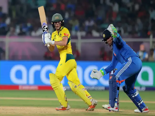 ⚡️PERRY WINS IT FOR AUSTRALIA

Returns after 44 overs with Australia losing control  

 Wins the game with a six in the 49th over, Ellyse Perry is a superstar!! 💥💥

#INDWvsAUSW