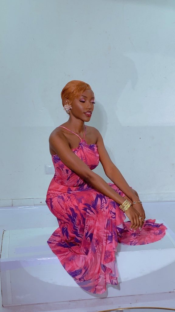 Hello 🙋🏽‍♀️
« l’enfant de quelqu’un » en Feat avec Bettyna est enfin disponible via les liens :

Spotify : open.spotify.com/track/3GMcVp1G…

YouTube : youtu.be/PCIOzt3F6J8

Écoute et laisse ton avis 😊