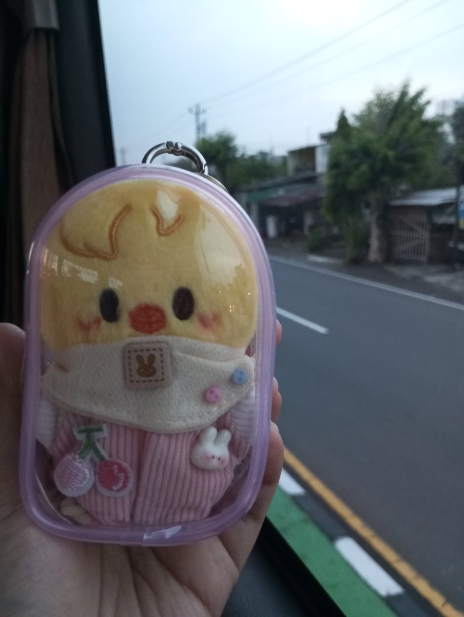 seventeen_cha92's tweet image. STAY BANTU RT
Telah hilang Bbokari hari minggu tgl 12 okt. Kemungkinan hilang di sekitar Blok M, stasiun MRT Blok M, sekitar stasiun MRT Dukuh Atas sampai Reddoorz Plus Thamrin
Kalo ada yg menemukan, kasih tau aq ya, minta tolong simpenin dulu buat kirim ke alamatku di Solo 🙏🏼😭