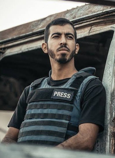 سنتين حرب أبادة و كان ينقل الصورة بطيبته المعروفة ،
الآن وصل نبأ استشهاده على أيدي القوات العميلة في غزة ،يلعن اخت هيدي الدني شو قاسية ،
رحمة الله عليك يا صالح الجعفراوي.💔💔💔