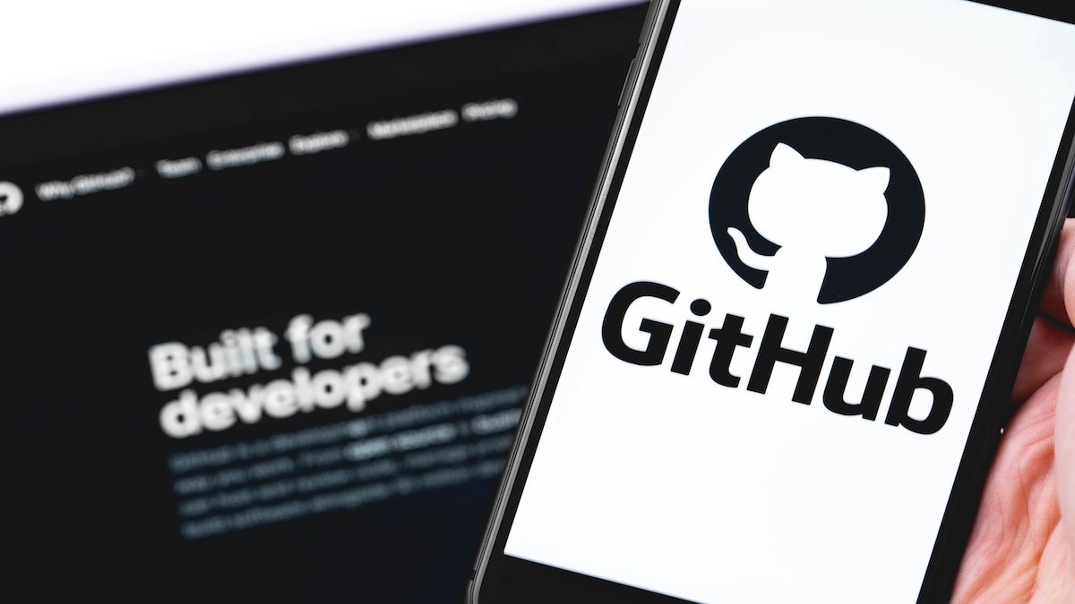 elhackernet's tweet image. GitHub Copilot filtra datos de repositorios privados

Una vulnerabilidad en el asistente de inteligencia artificial Copilot Chat de GitHub que provocó una fuga de datos confidenciales y un control total sobre las respuestas de Copilot
securityweek.com/github-copilot…