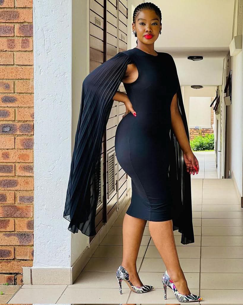Pastor : my son wen u look for a woman to marry, don't look for outer body or looks, they can deceive you, beauty is inside

Pastor's wife : 👇 👇
