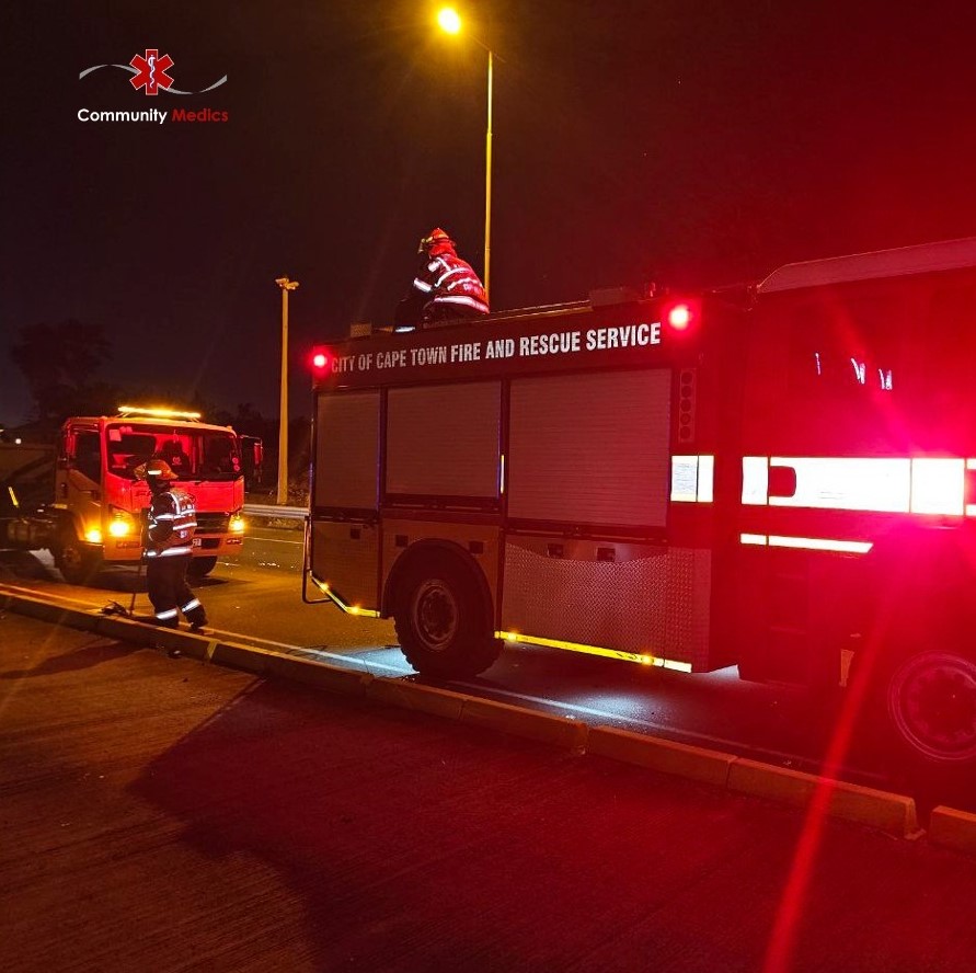 _ArriveAlive's tweet image. Motor vehicle collision on the R27 involving two vehicles.

tinyurl.com/2ycxagfy

#ArriveAlive #CommunityMedics
