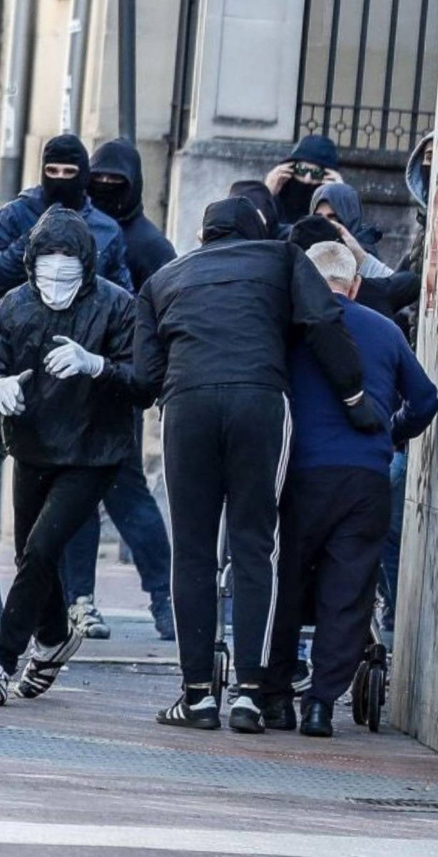 Hay tiempo para hacer frente a los fascistas y tiempo para proteger a quien lo necesita de la zipayada.

Orgullo proletario.