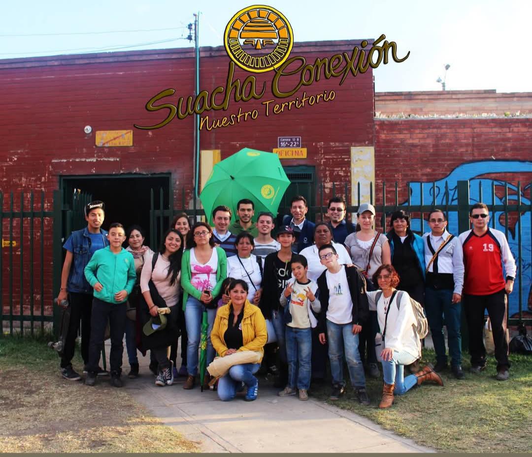 MARTHAARRIOLA1's tweet photo. 🫴🏻 ¡A que no me ven!
Hoy celebramos 10 años de #SuachaConexión 🎉
Gracias a quienes han mantenido viva esta historia y territorio.
Felicidades a Pricila, Kathe, Luzma y a todo el equipo.
A los que no creyeron… saludos 😉

#10Años https://t.co/xb3qp7DqtZ
