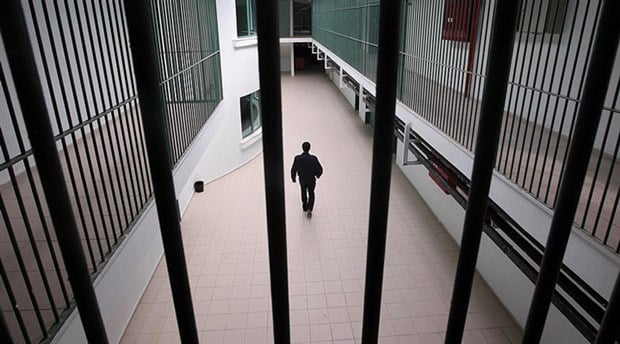 Türkiye Cezaevlerinde Alarm: Aşırı Kalabalık ve İnsan Haklarına Uygun Koşul Talepleri
**Ankara, 12 Ekim 2025**

Türkiye'nin ceza infaz kurumlarında yaşanan aşırı kalabalık sorunu, Anayasa Mahkemesi'nin 9 Ekim 2024 (RG: 23 Haziran 2025) tarihi kararıyla birlikte daha da gün yüzüne