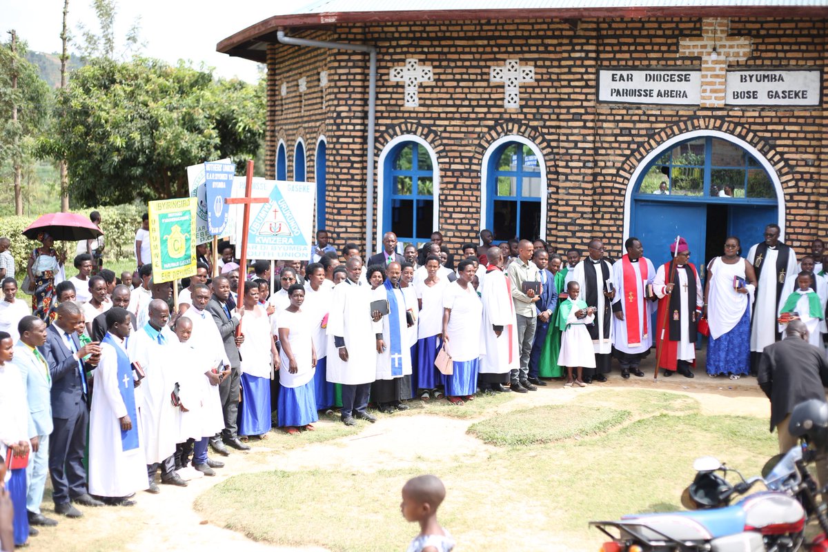 🚨 Amakuru mashya🚨
None, umwepisikopi na Madame basengeye muri Paruwase ya GASEKE,Paruwase ihana imbibi na <a href="/KigaliDiocese/">Kigali Diocese EAR</a>.Umwepisikopi yakoze imirimo yo gukomeza abakristo 60 ndetse no kugabura ijambo ry'Imana ku bakristo bari benshi baje kwakira umwepisikopi.Muhabwe umugisha.