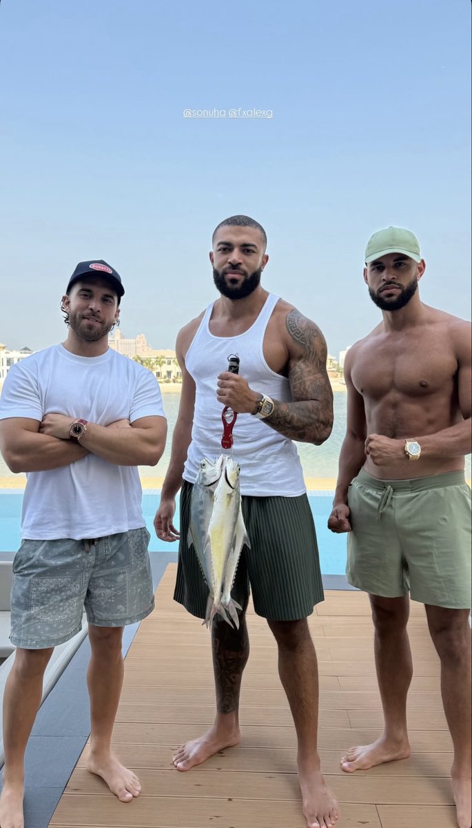 fxaalexg's tweet image. Self catched and served
Dubai Palm life🤞 

#SETANDFORGET