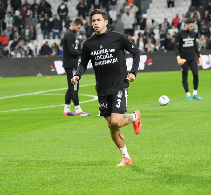 PoderosoCor's tweet image. Corinthians e Fenerbahçe estão interessados no zagueiro Gabriel Paulista, do Besiktas.

O jogador de 34 anos perdeu espaço, quer mais minutos e pode deixar o clube turco.

No caso do Timão, seria necessário que o clube paulista derrubasse o transfer ban. O Corinthians tem 6…