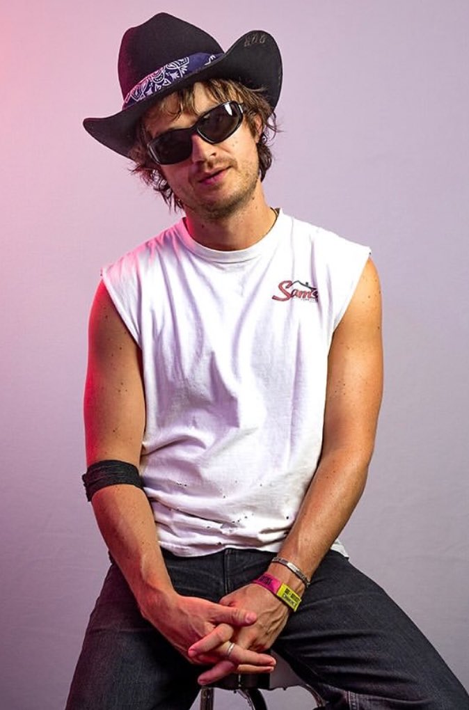 djotimee's tweet image. save a horse ride a djo or whatever the saying is