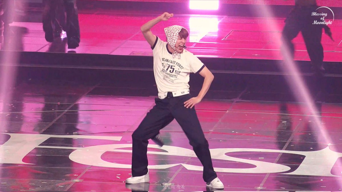 달빛의 축복 XIA tweet media