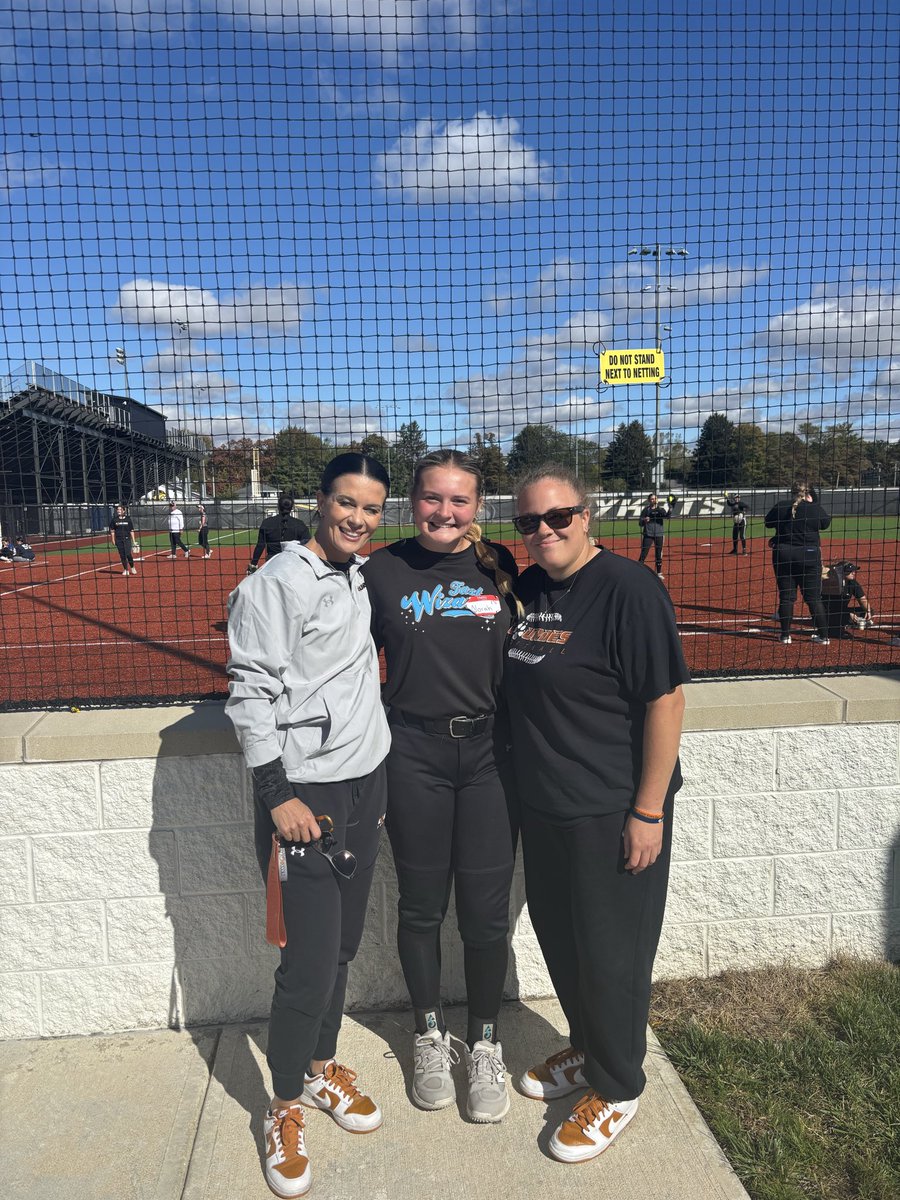 NorahD86's tweet image. Had an amazing time at Lourdes Camp yesterday! Can’t wait to continue to meet all the players and coaches. #gowolves @LourdesSoftball