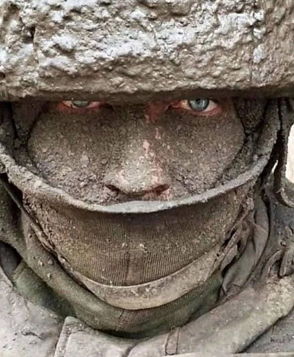 AnatolyVlasov87's tweet photo. Наш боец уставший и грязный после боевой задачи, но главное - ЖИВОЙ! 🙏 https://t.co/g9xZyX8ep6