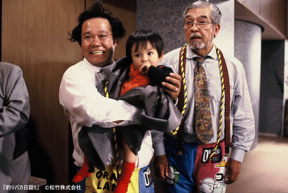 mankentoraemon's tweet image. なんで菅原隆一騎手?って思った方へ
画像の向かって右から馬主の父、菅原隆一騎手、菅原隆一騎手のお父さん
この仕込みネタは若い子にはわからんけど昭和生まれのおじさん達にはハマるわ😄