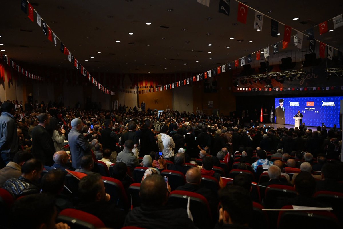 Genel Başkanımız Sayın Yavuz Ağıralioğlu, Erzurum’da halkımızla bir araya geldi
.🗝🇹🇷🗝️💙
facebook.com/share/15LHj5G1…
<a href="/anahtarparti/">Anahtar Parti</a> <a href="/yavuzagiraliog/">Yavuz Ağıralioğlu</a>