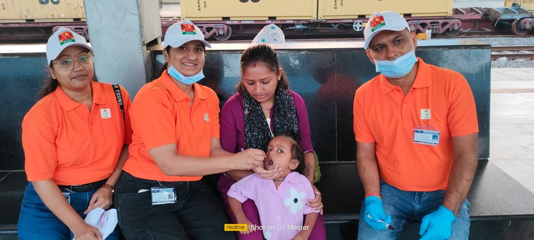 SNID pulse poilo  activities in train route kosamba to ank.574 children covered todays drive by Birla cellulose company CSR team kharach &amp; other volentiors@CMOGuj <a href="/CollectorBharch/">Collector & DM Bharuch</a> <a href="/DDOBHARUCH1/">DISTRICT PANCHAYAT BHARUCH</a> <a href="/News18Guj/">News18Gujarati</a> <a href="/NHMGujarat/">NHM Gujarat</a> <a href="/cdhobharuch/">CDHO BHARUCH</a>