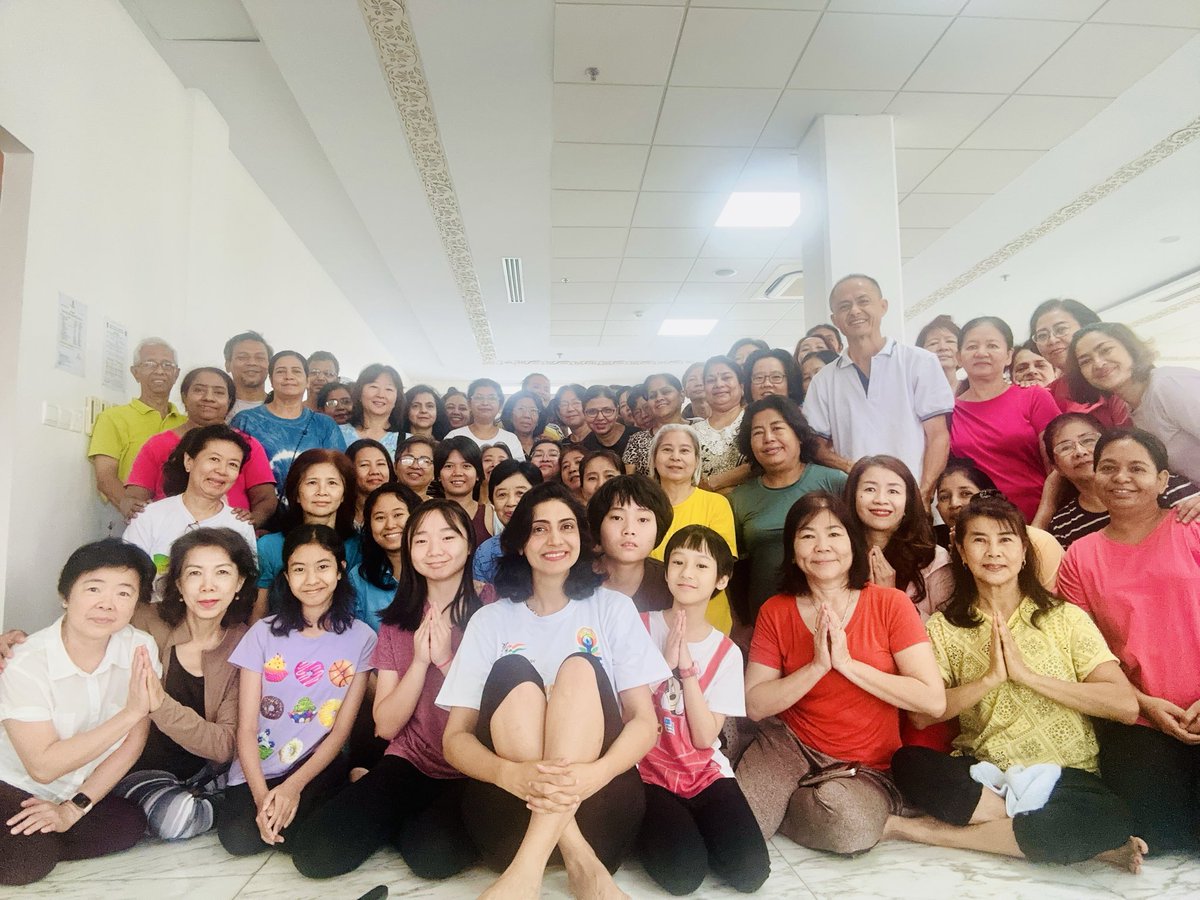 ankita01sood's tweet image. ✨ How I Felt After Teaching Pranayama Workshop in Myanmar ✨

There are moments in life that feel like a gentle exhale—soft, expansive, and full of grace. Teaching the Pranayama Yoga workshop in Myanmar was one of those moments.

#workshop 
#yoga 
#yogalife 
#yogaeveryday